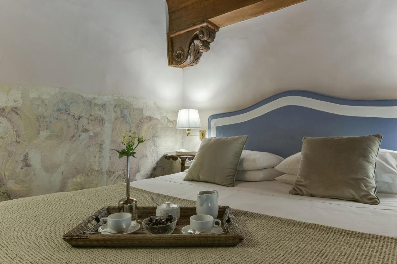 Caravaggio Frescoed Big Loft In Oltrarno Apartamento *