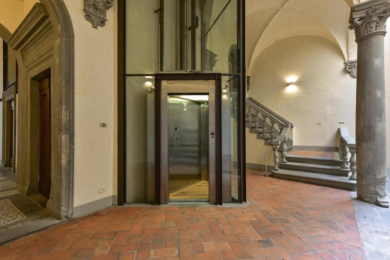 Caravaggio Frescoed Big Loft In Oltrarno * Florencia