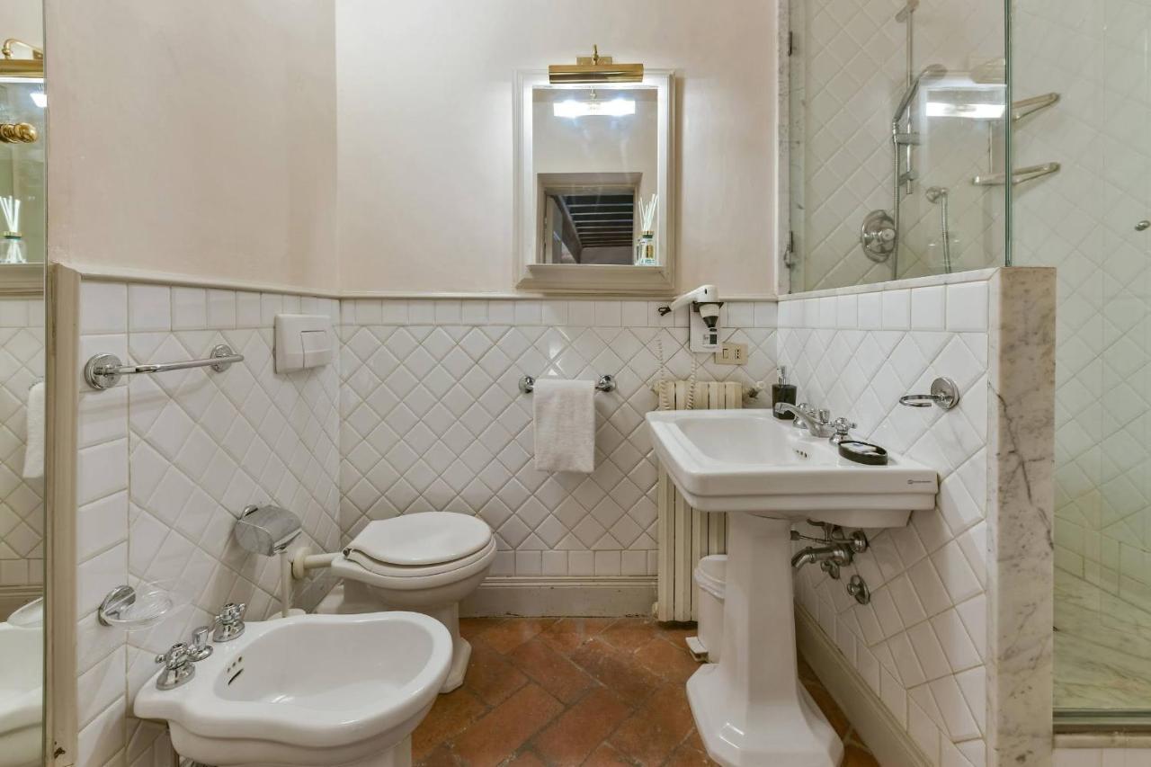 Caravaggio Frescoed Big Loft In Oltrarno Apartamento